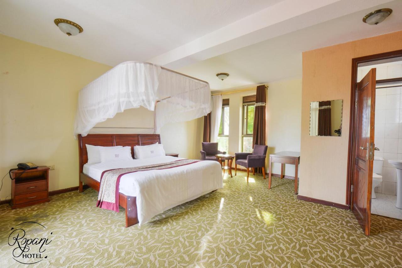 Ropani Hotel Kitende Εξωτερικό φωτογραφία